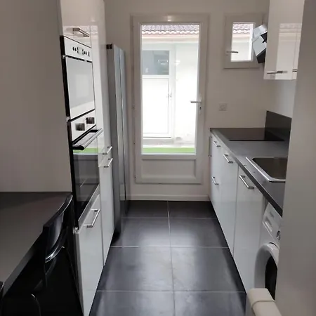 Agreable Maison Avec Terrasse Arriere Et Devant ! Apartamento