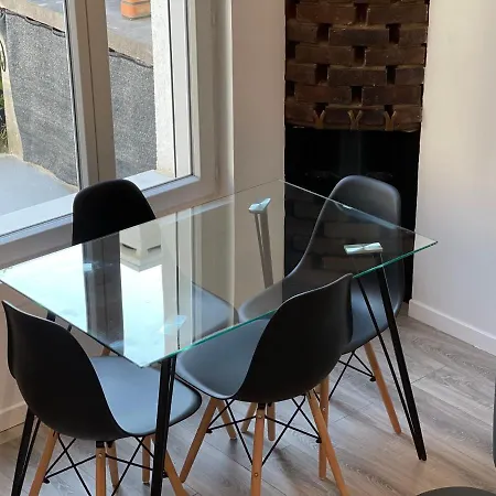 Agreable Maison Avec Terrasse Arriere Et Devant ! Apartamento