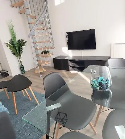 Agreable Maison Avec Terrasse Arriere Et Devant !